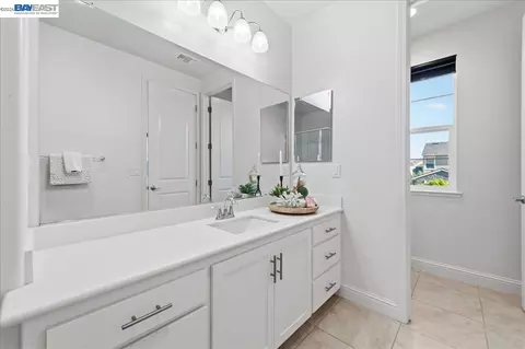 Bath - 4527 Pine Mountain Way, Dublin, CA 94568 photo 4 of 4