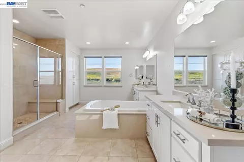 Bath - 4527 Pine Mountain Way, Dublin, CA 94568 photo 1 of 4