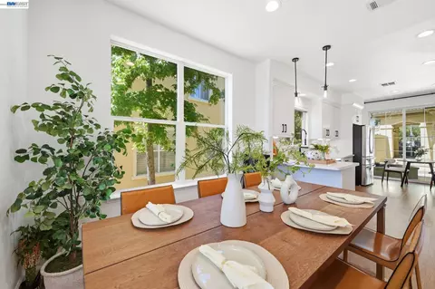 Dining - 22024 E Lyndon Loop, Castro Valley, CA 94552 photo 2 of 4