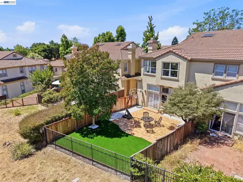 Exterior - 22024 E Lyndon Loop, Castro Valley, CA 94552 photo 8 of 10