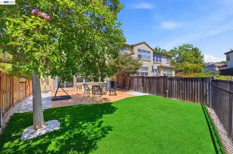 Exterior - 22024 E Lyndon Loop, Castro Valley, CA 94552 photo 5 of 10