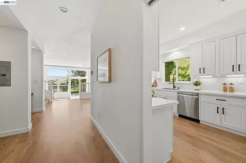 Entry Way - 22024 E Lyndon Loop, Castro Valley, CA 94552 photo 2 of 3