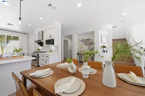 Dining - 22024 E Lyndon Loop, Castro Valley, CA 94552 photo 3 of 4