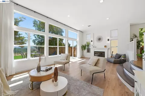 Living - 22024 E Lyndon Loop, Castro Valley, CA 94552 photo 1 of 3
