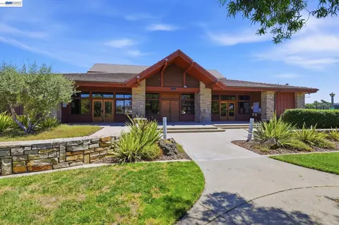 Exterior - 22024 E Lyndon Loop, Castro Valley, CA 94552 photo 9 of 10