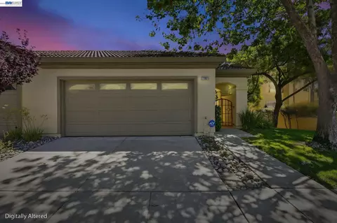 Exterior - 22024 E Lyndon Loop, Castro Valley, CA 94552 photo 2 of 10