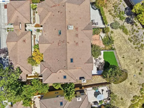 View/Area - 22024 E Lyndon Loop, Castro Valley, CA 94552 photo 5 of 14