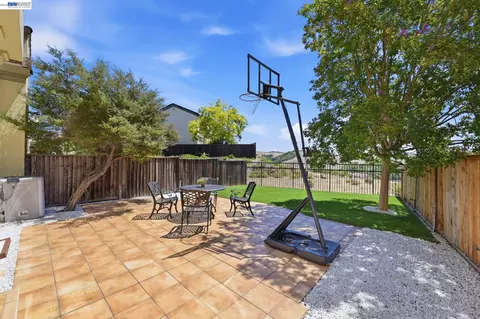 Exterior - 22024 E Lyndon Loop, Castro Valley, CA 94552 photo 4 of 10