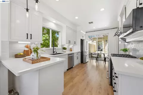 Kitchen - 22024 E Lyndon Loop, Castro Valley, CA 94552 photo 1 of 4