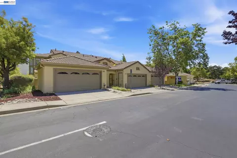 Exterior - 22024 E Lyndon Loop, Castro Valley, CA 94552 photo 3 of 10