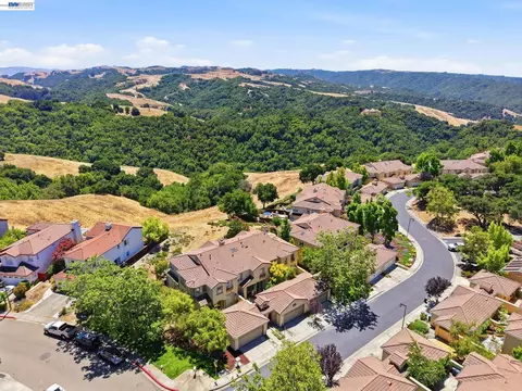 View/Area - 22024 E Lyndon Loop, Castro Valley, CA 94552 photo 6 of 14