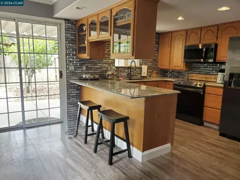 552 Redwood Dr, Vacaville, CA 95687