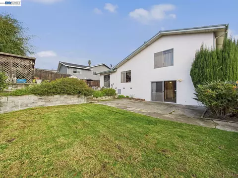 Exterior - 836 Hawthorne Dr, Rodeo, CA 94572 photo 3 of 6