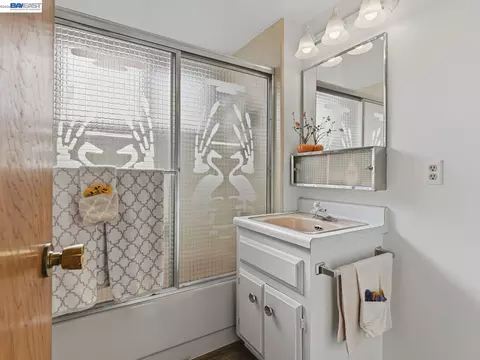 Bath - 836 Hawthorne Dr, Rodeo, CA 94572 photo 3 of 3