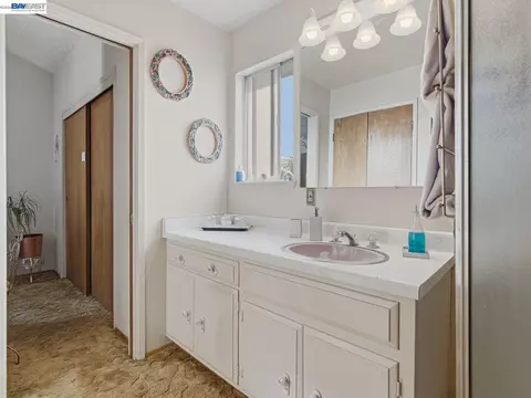 Bath - 836 Hawthorne Dr, Rodeo, CA 94572 photo 1 of 3