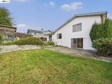 Exterior - 836 Hawthorne Dr, Rodeo, CA 94572 photo 3 of 6