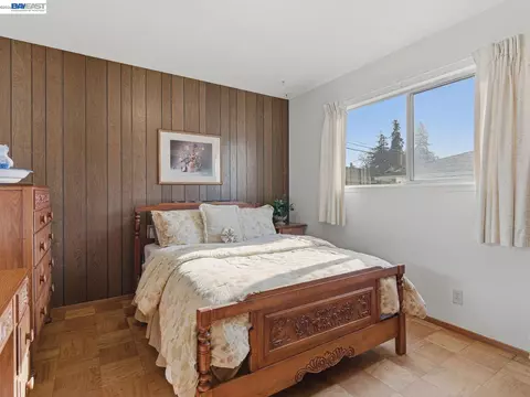 Bedroom - 836 Hawthorne Dr, Rodeo, CA 94572 photo 4 of 4