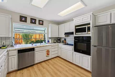 425 Cecelio Way, Tracy, CA 95376 photo 4