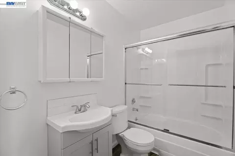 Bath - 25684 Spring Dr, Hayward, CA 94542 photo 6 of 7