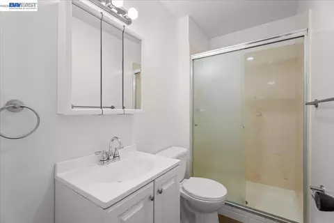 Bath - 25684 Spring Dr, Hayward, CA 94542 photo 2 of 7