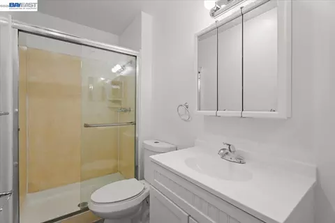 Bath - 25684 Spring Dr, Hayward, CA 94542 photo 3 of 7