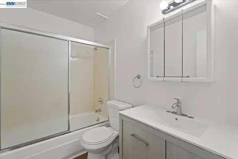 Bath - 25684 Spring Dr, Hayward, CA 94542 photo 1 of 7