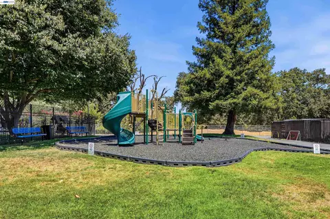 2125 Arroyo Ct #2, Pleasanton, CA 94588 photo 4