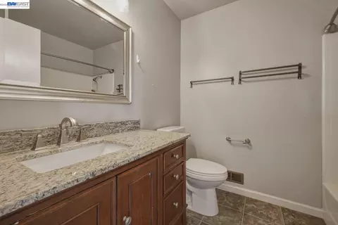 Bath - 838 Spindrift Pl, Fairfield, CA 94534 photo 2 of 5
