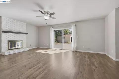 Living - 838 Spindrift Pl, Fairfield, CA 94534 photo 5 of 7