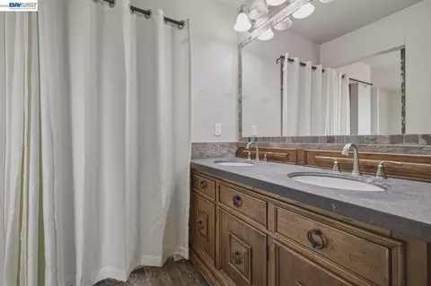 Bath - 838 Spindrift Pl, Fairfield, CA 94534 photo 5 of 5