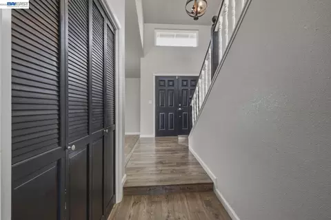 Entry Way - 838 Spindrift Pl, Fairfield, CA 94534 photo 2 of 3