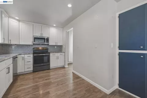 Kitchen - 838 Spindrift Pl, Fairfield, CA 94534 photo 5 of 5