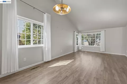 Living - 838 Spindrift Pl, Fairfield, CA 94534 photo 3 of 7
