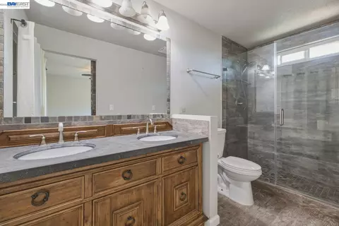 Bath - 838 Spindrift Pl, Fairfield, CA 94534 photo 4 of 5