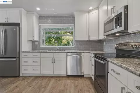 Kitchen - 838 Spindrift Pl, Fairfield, CA 94534 photo 4 of 5