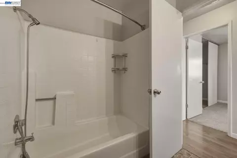 Bath - 838 Spindrift Pl, Fairfield, CA 94534 photo 3 of 5