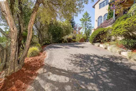 Exterior - 6833 Sherwick Dr, Berkeley, CA 94705 photo 32 of 34