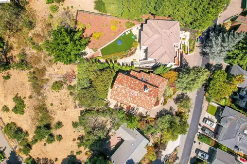 View/Area - 6833 Sherwick Dr, Berkeley, CA 94705 photo 5 of 8