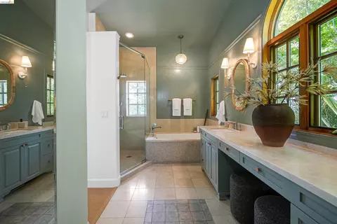 Bath - 6833 Sherwick Dr, Berkeley, CA 94705 photo 4 of 7