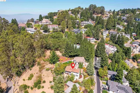 View/Area - 6833 Sherwick Dr, Berkeley, CA 94705 photo 6 of 8