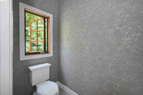 Bath - 6833 Sherwick Dr, Berkeley, CA 94705 photo 6 of 7