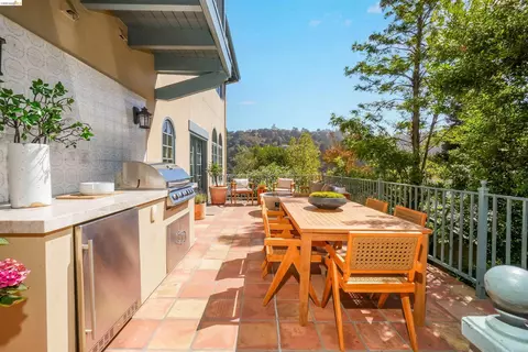 Exterior - 6833 Sherwick Dr, Berkeley, CA 94705 photo 17 of 34