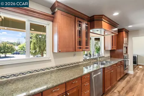 Kitchen - 11 Mt Lee Pl, Clayton, CA 94517 photo 4 of 6