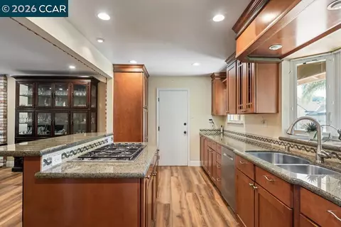 Kitchen - 11 Mt Lee Pl, Clayton, CA 94517 photo 2 of 6