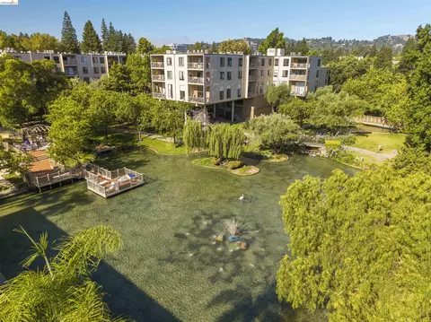 420 N Civic Dr #207, Walnut Creek, CA 94596