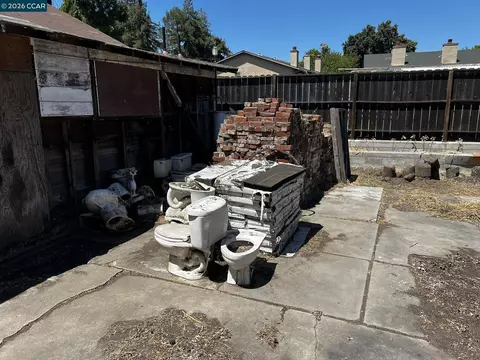 Exterior - 1110 Eureka Ln, Concord, CA 94520 photo 30 of 38