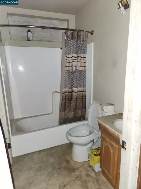 Bath - 1110 Eureka Ln, Concord, CA 94520 photo 4 of 4