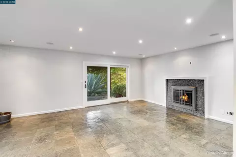 Living - 640 Skyline Dr, Martinez, CA 94553 photo 6 of 10