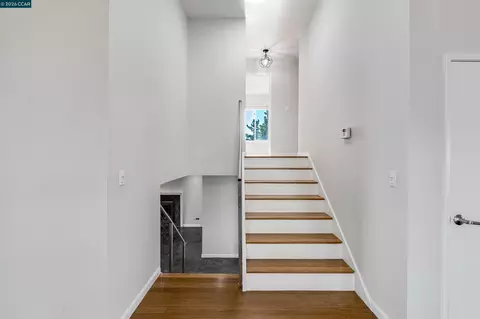Entry Way - 640 Skyline Dr, Martinez, CA 94553 photo 5 of 6