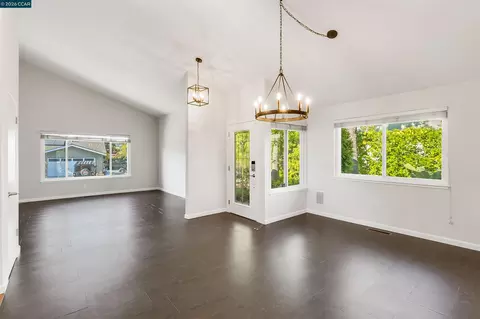 Living - 640 Skyline Dr, Martinez, CA 94553 photo 2 of 10